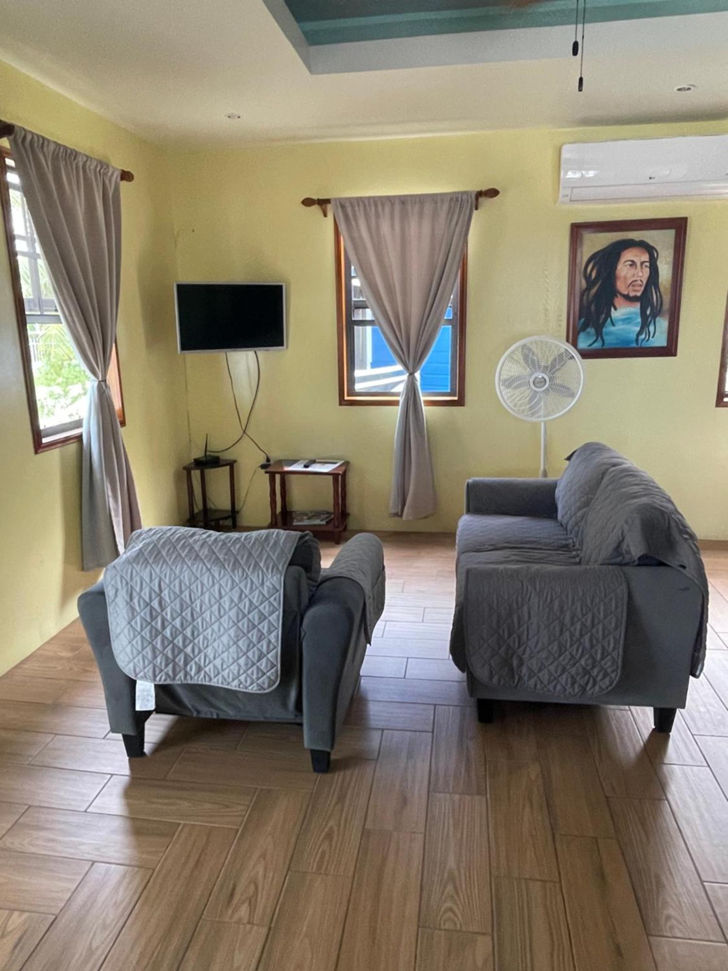 Hidden Treasure Vacation Home Blue Bay Cottage Caye Caulker Esterno foto